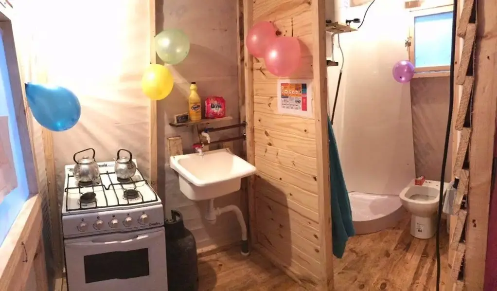 Foto del lavabo y baño instalados