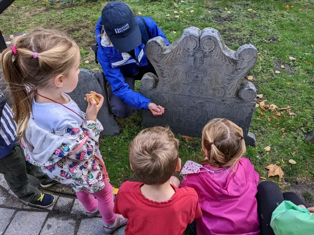 Guide Walking Tours for kids and families of Boston! - Become a Little Feet Volunteer