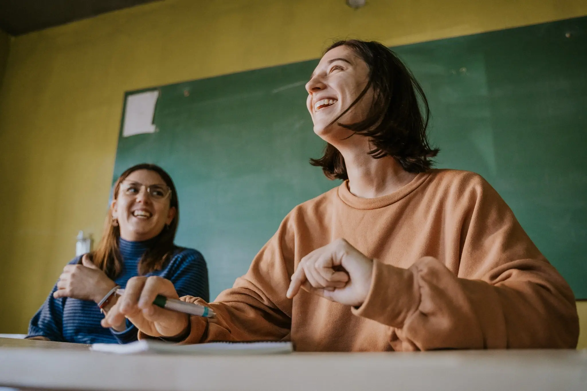 Si sos profesional o estudiante avanzado/a de psicología, psicopedagogía, trabajo social, ciencias de la educación, recursos humanos o carreras afines, ¡esta propuesta de voluntariado es para vos! 🌟