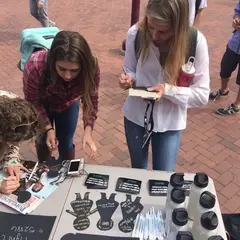 students signing up to volunteer