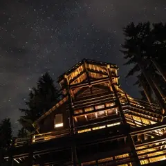 Lodge against the stars