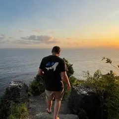 Intern with project laut shirt against the sunset