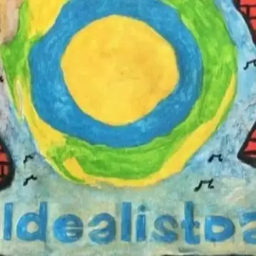 Uma pintura do logotipo da Idealist em uma parede de tijolos.