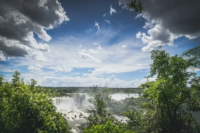 Una foto de un paisaje natural