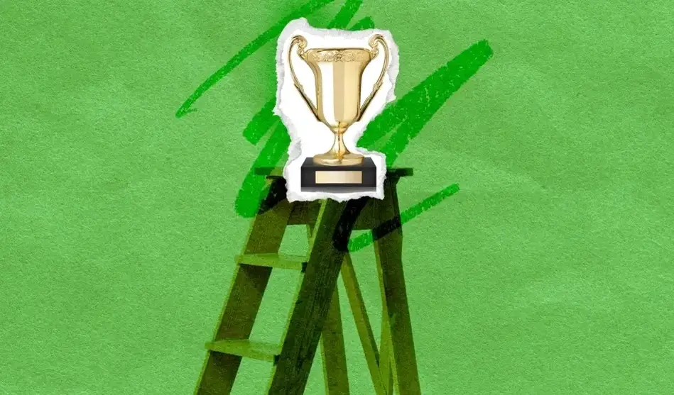 Imagem de um troféu ao topo de uma escada com um fundo verde.