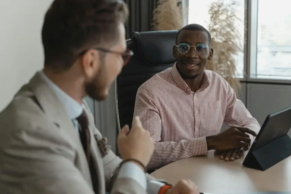 Candidato teniendo una entrevista laboral