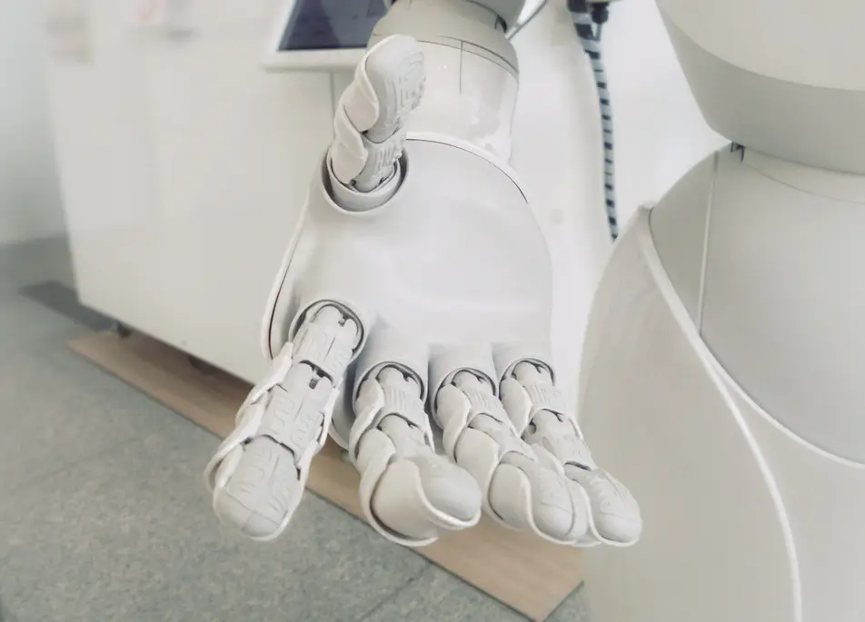 La mano de un robot