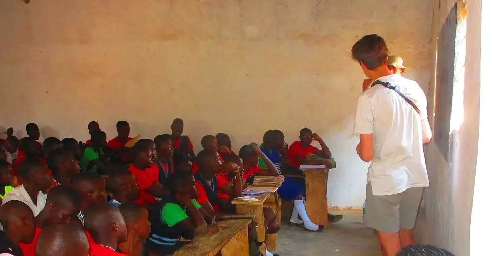 VOLUNTEER IN TANZANIA : Teaching & Education Program